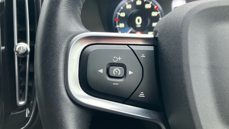 Volvo Xc40 1.5 T3 [163] Momentum 5dr Petrol Estate